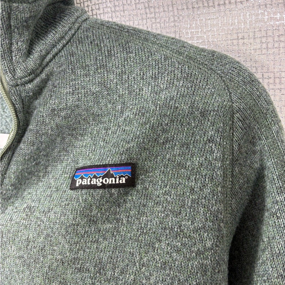 Patagonia Women’s Sage Green Quarter Zip Fleece Pullover - Picture 4 of 8